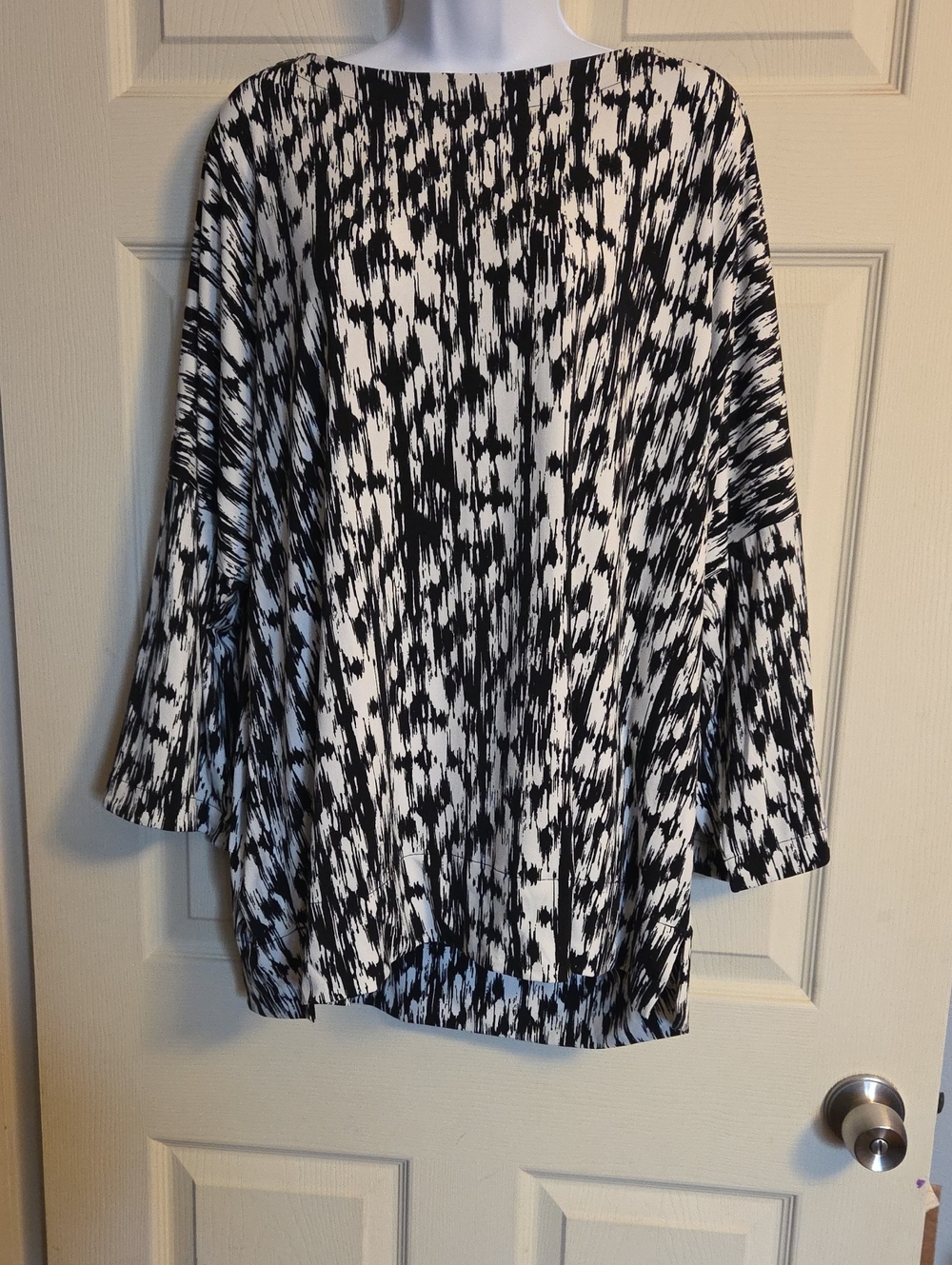 Chico's Black and White Patterned Top Size 16/18